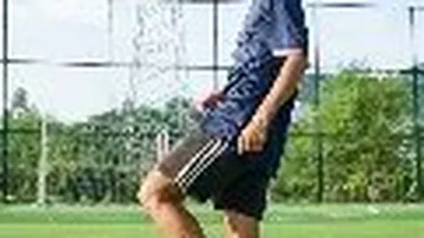 激情姆本扎：中超赛场，球迷欢呼助力，梦想刻印辉煌瞬间！