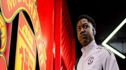 英超中场争霸：赖斯与罗德里数据巅峰对决战！